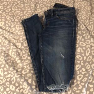 Size 26 guess power skinny jeans